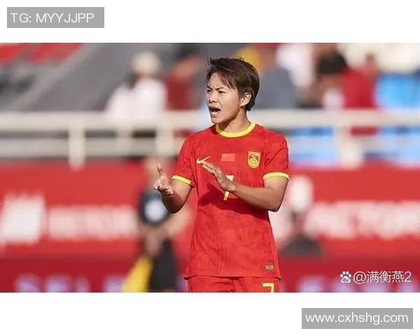 足球明星王霜的艺术之旅：用画笔描绘梦想与激情的交汇